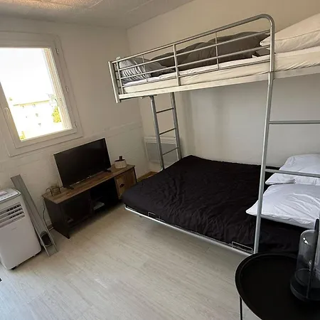 A Avec Terrasse Et Parking, 3 Pers. - Fr-1-784-42 Apartment *